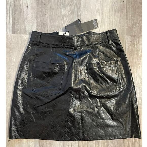 NWT Peacebird quilted black faux leather mini skirt size M *CHECK MEASUREMENTS* - Picture 14 of 15